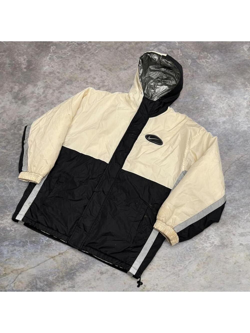 Nike cream and black windbreaker jacket with reflective details. Size M